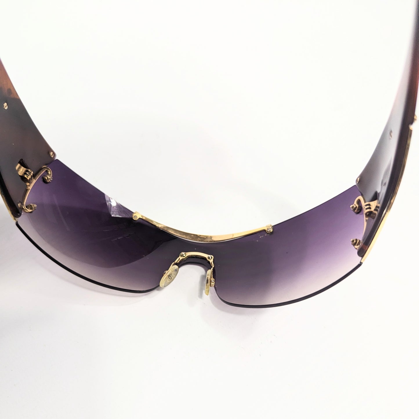 Purple “Diorito 2” mask sunglasses.